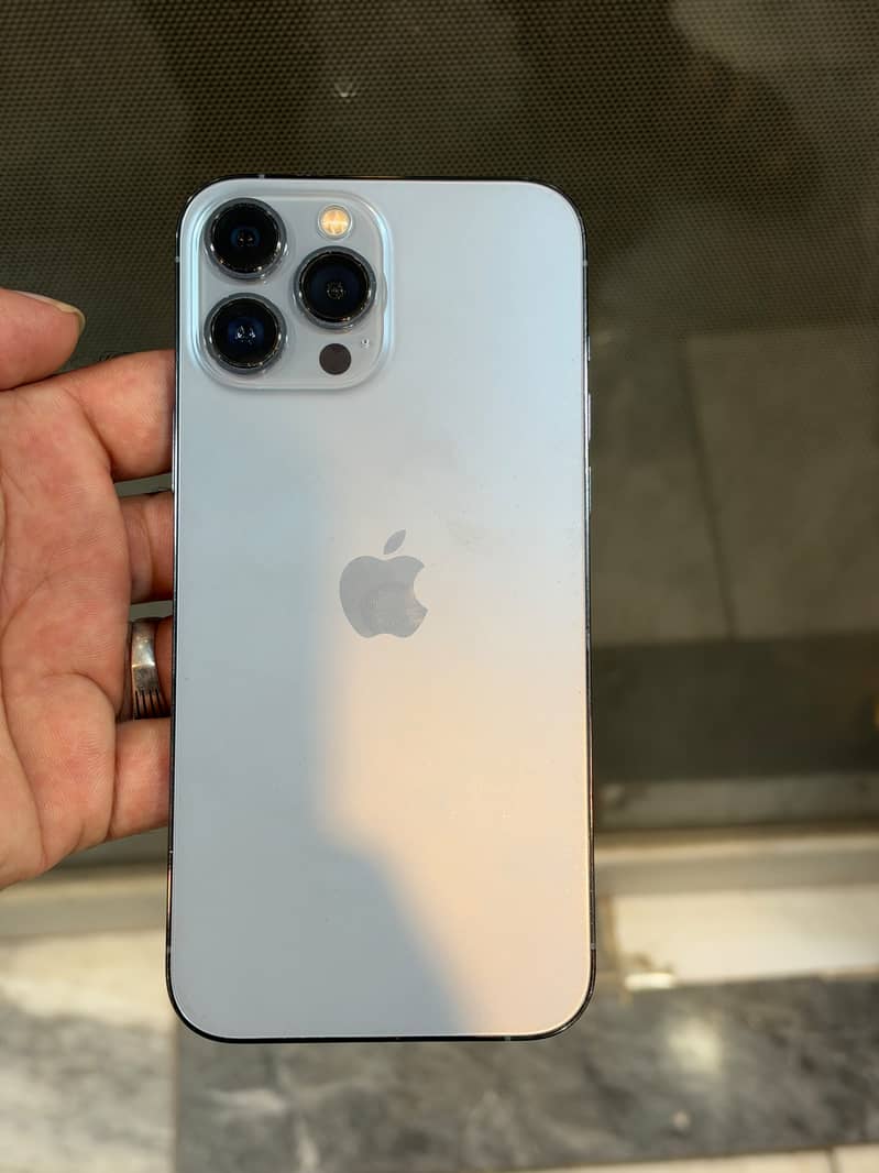 Apple iPhone 13 Pro Max 4