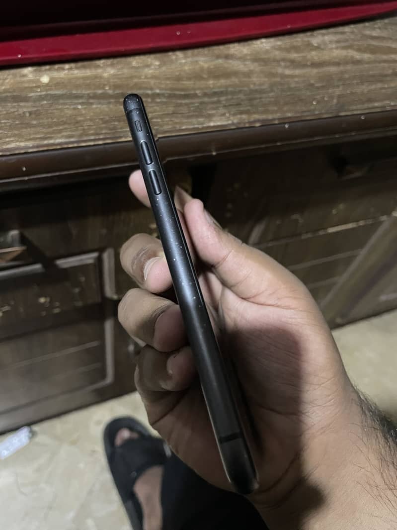 Apple iPhone 11 3