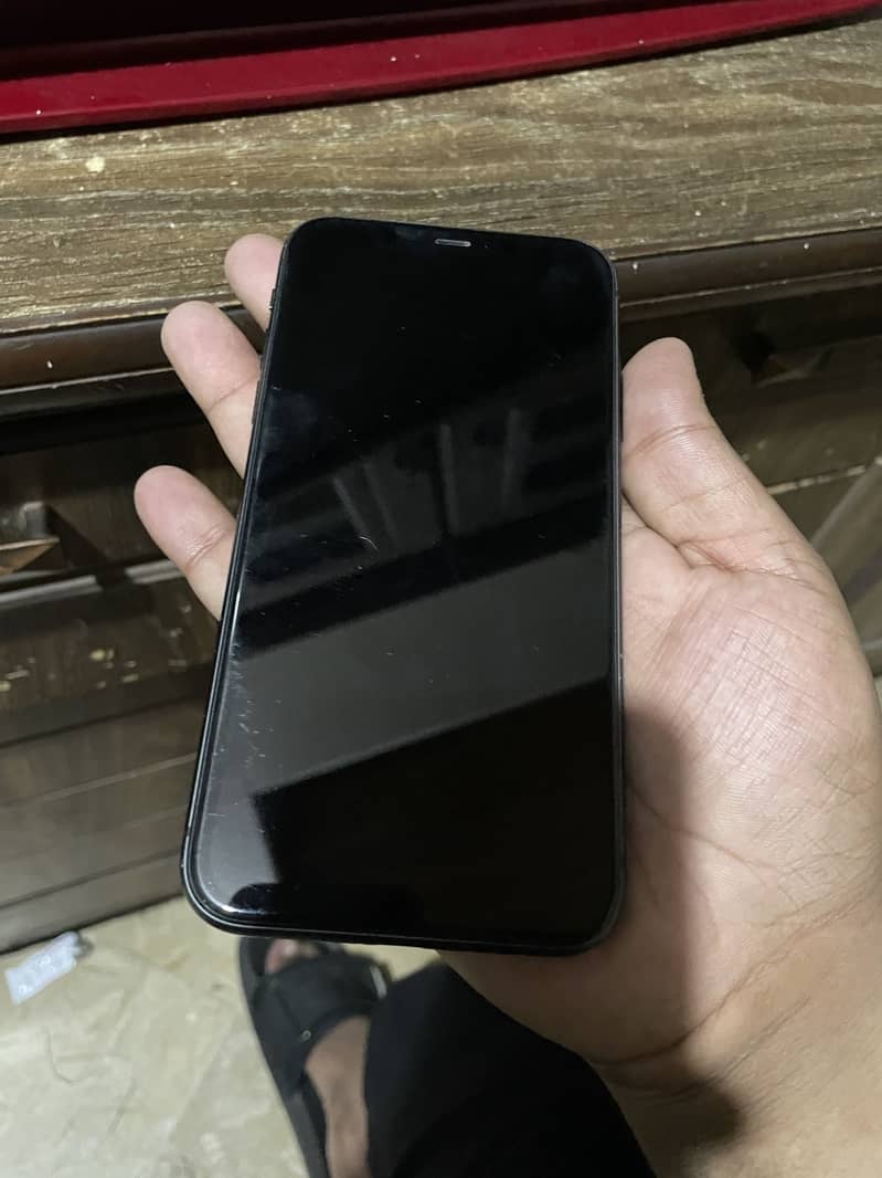 Apple iPhone 11 4