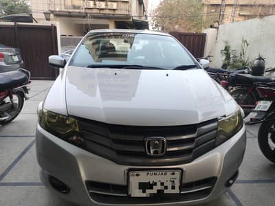 very well maintained Honda City 2009