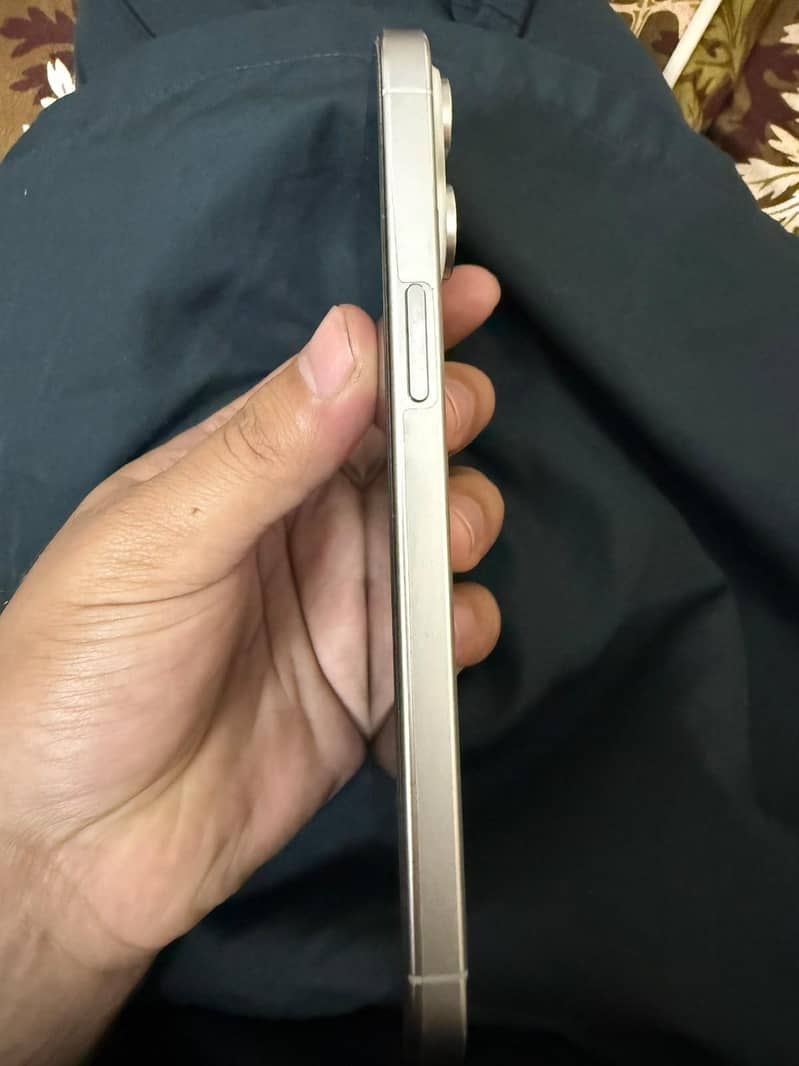 Apple iPhone 15 Pro Max 2