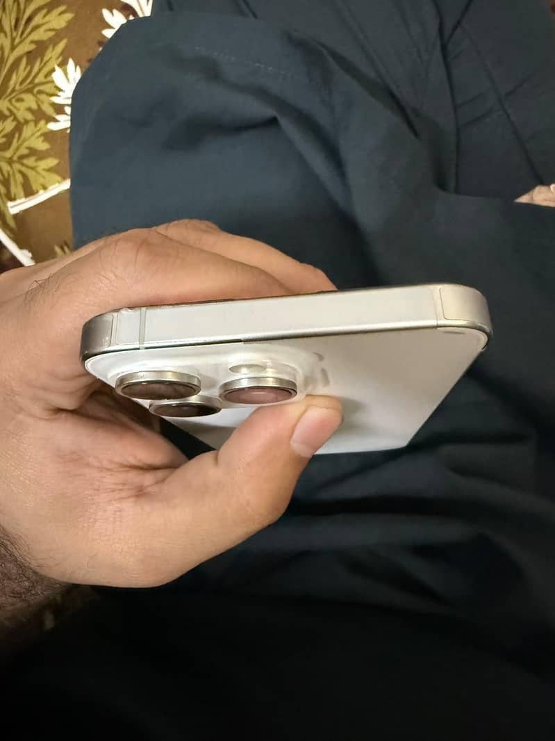 Apple iPhone 15 Pro Max 5