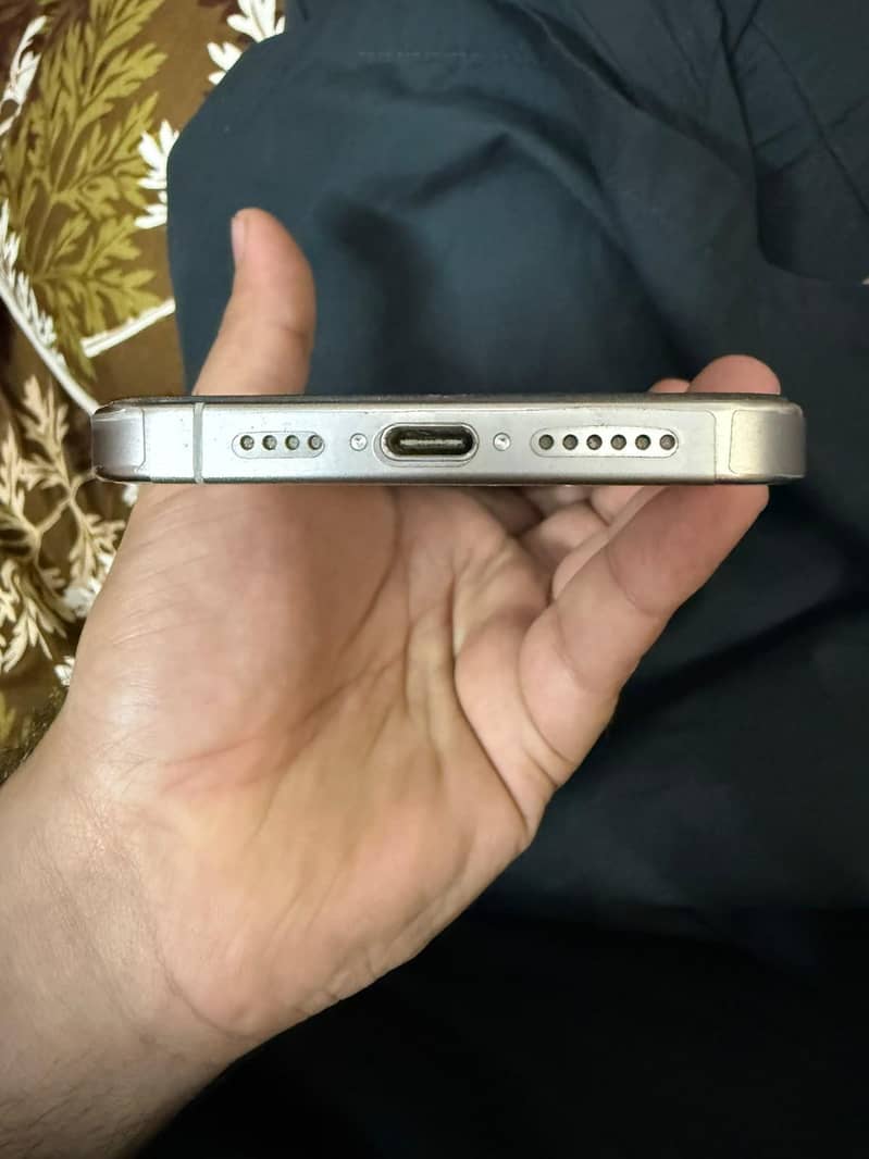 Apple iPhone 15 Pro Max 7