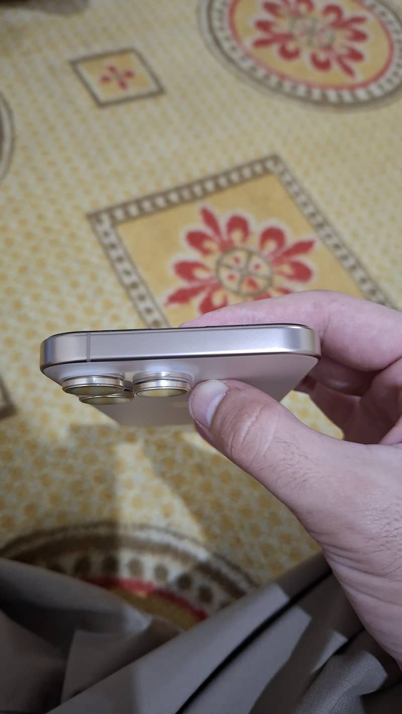Apple iPhone 16 Pro Max 3