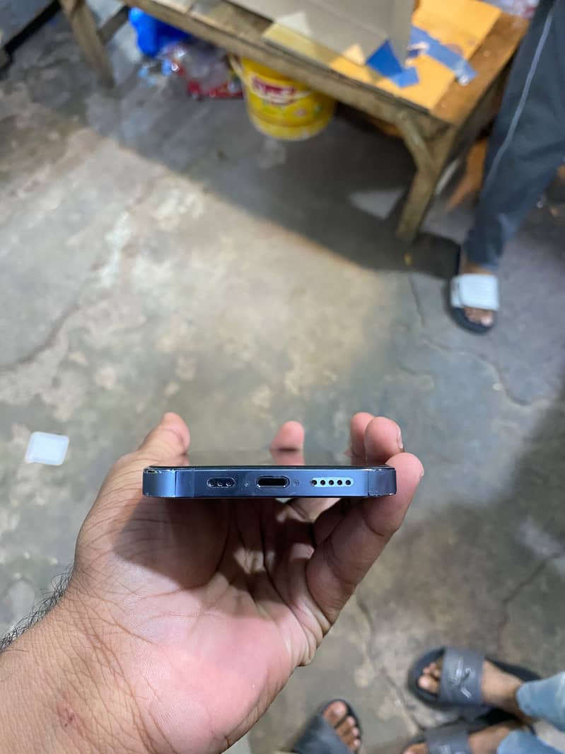 Apple iPhone 13 Pro 2