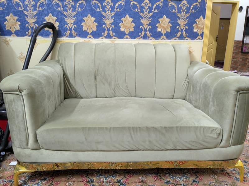 4 seater sofa 0