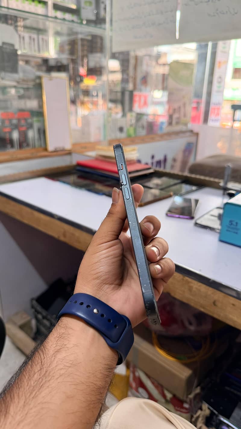 Apple iPhone 14 plus 3