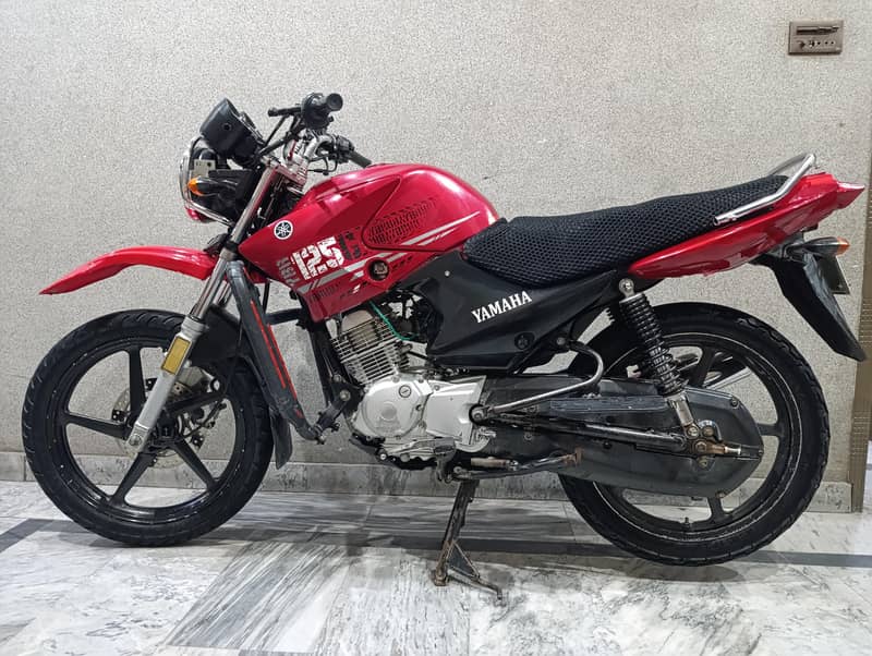 Yamaha ybr 2016 model 1