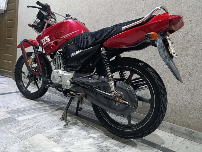 Yamaha ybr 2016 model 2