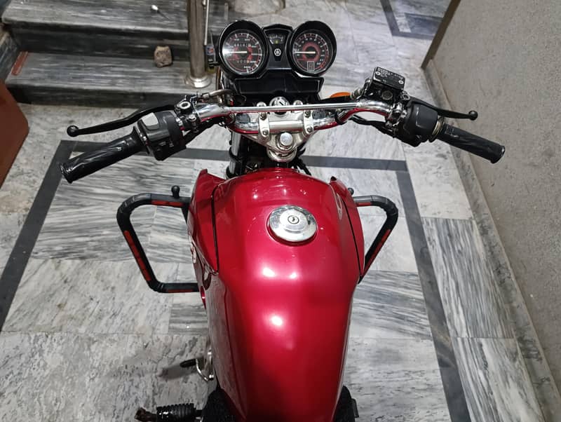 Yamaha ybr 2016 model 3