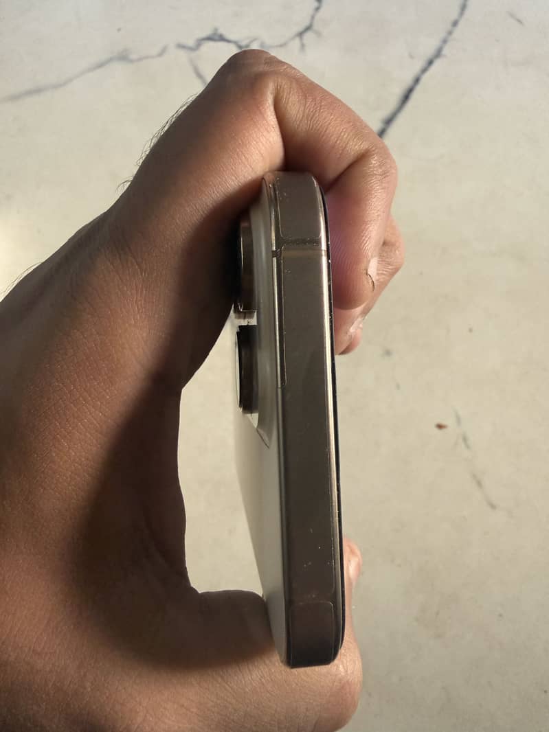 Apple iPhone 16 Pro Max 3