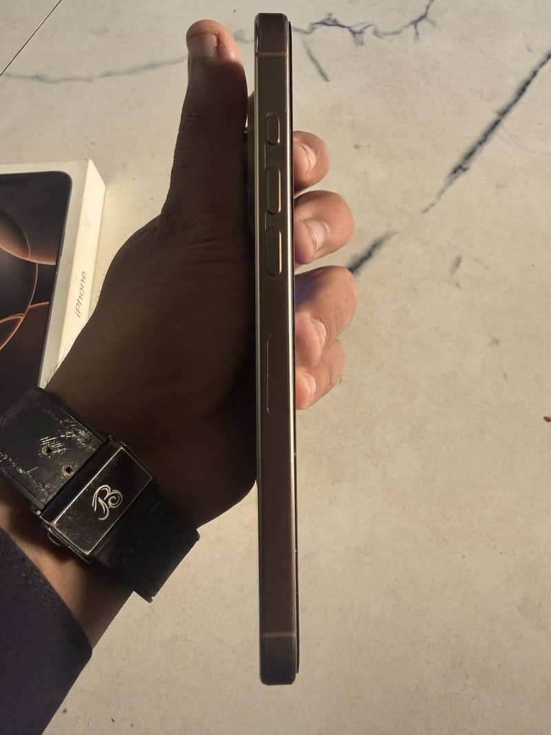 Apple iPhone 16 Pro Max 4
