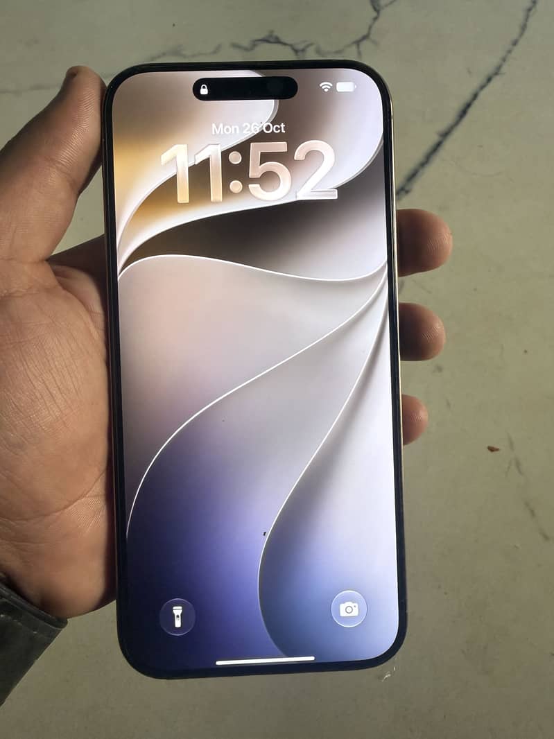 Apple iPhone 16 Pro Max 6