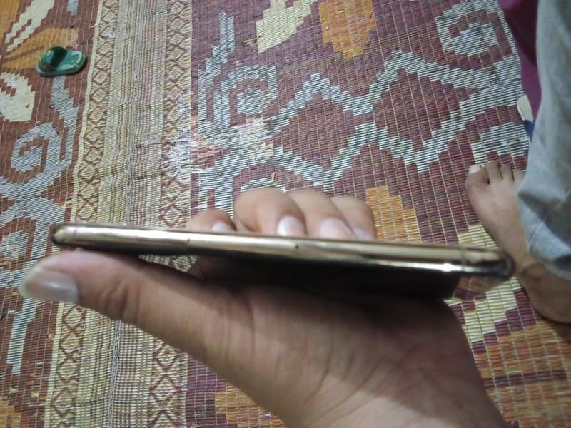 Apple iPhone 11 Pro 4