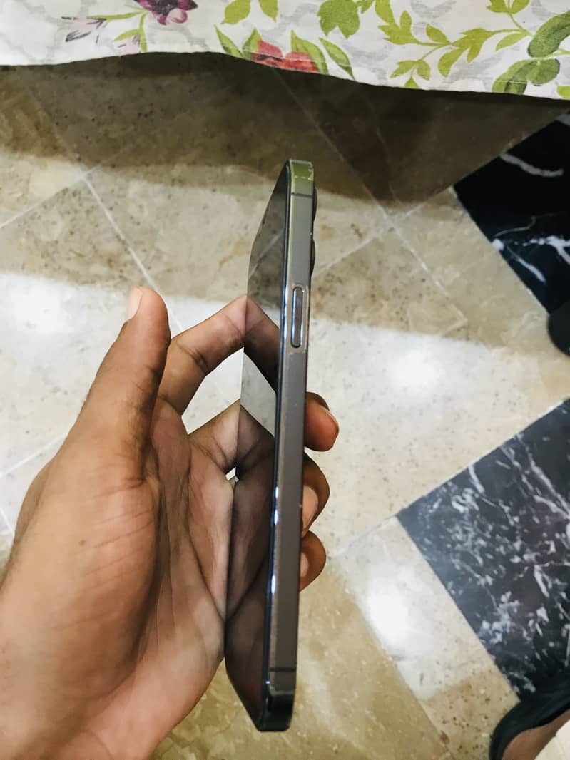 Apple iPhone 12 Pro Max Read Description 3