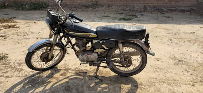HONDA CG 125 2002 MODEL BLACK COLOR FOR SALE