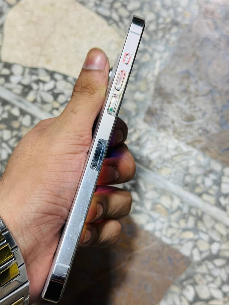 Apple iPhone 12 Pro Max 4