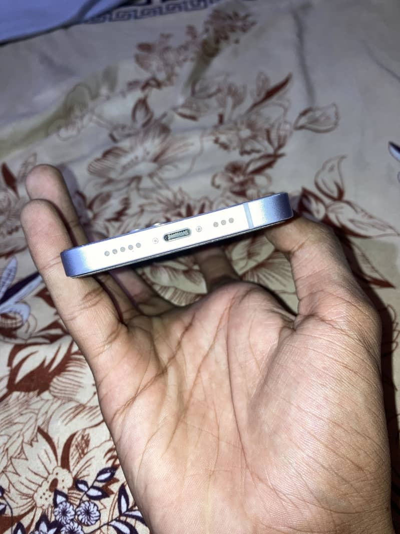 Apple iPhone 14 3