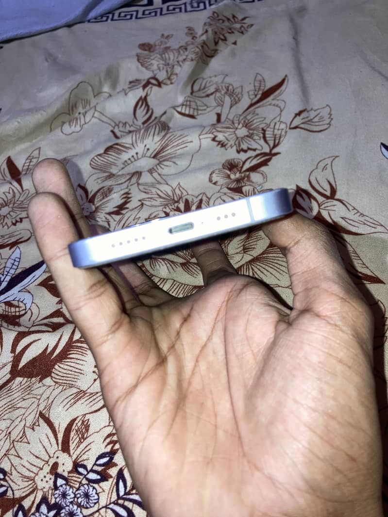 Apple iPhone 14 4