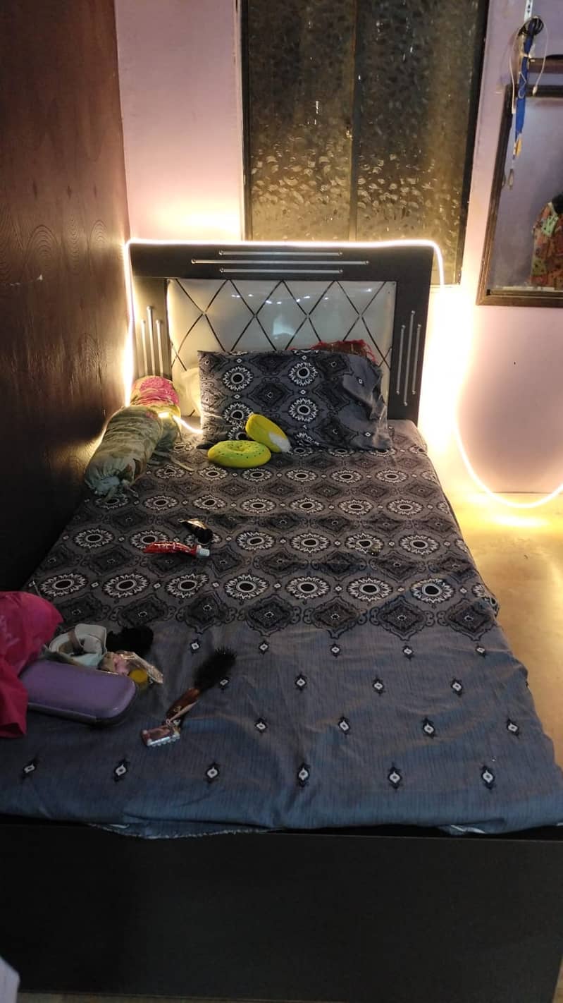 Bed+cupboard 0