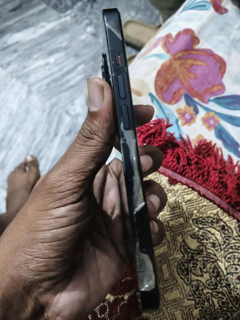 Apple iPhone 13 4