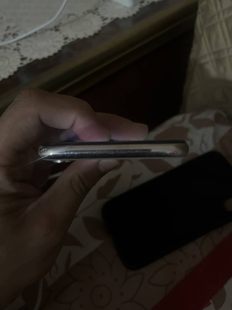 Apple iPhone X 5