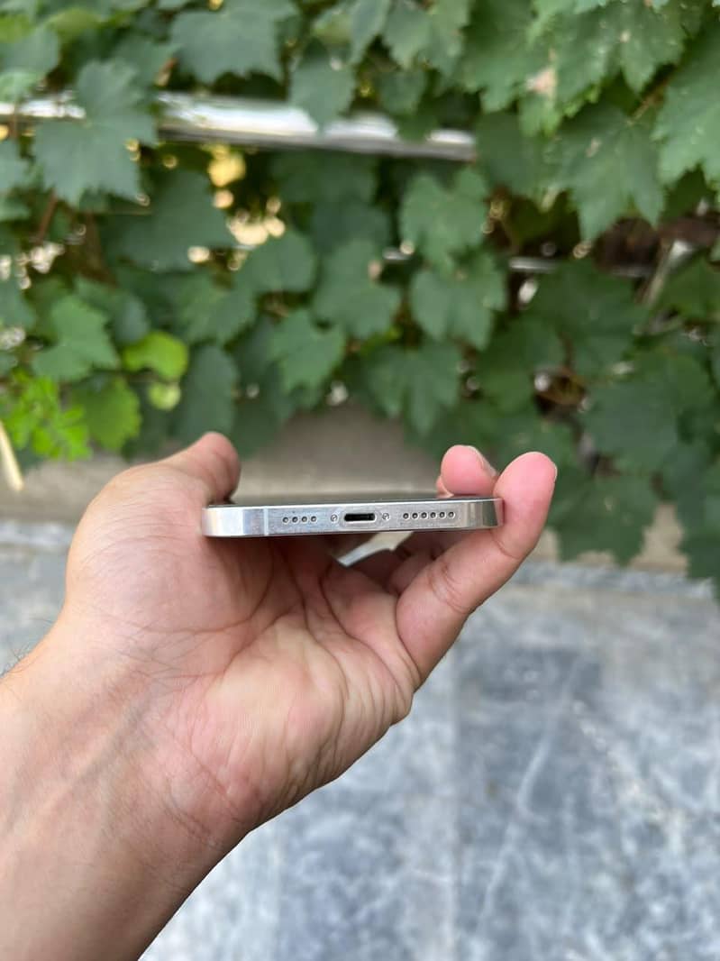 Apple iPhone 12 Pro Max 3