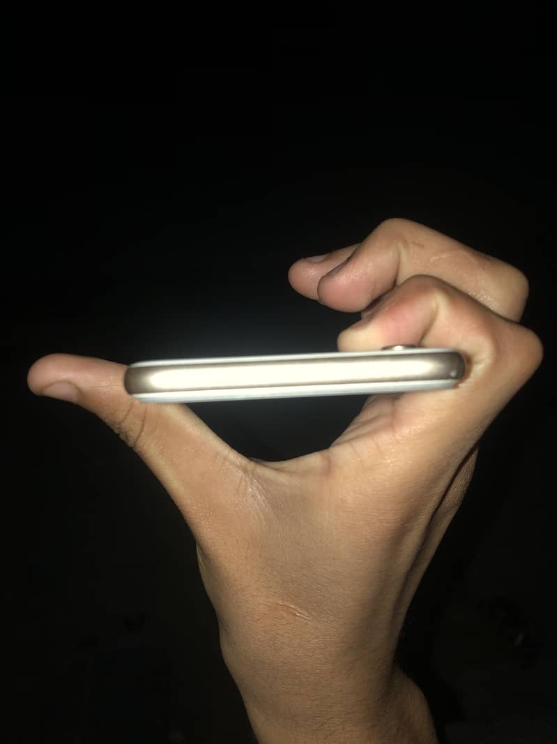 Apple iPhone 6S 4