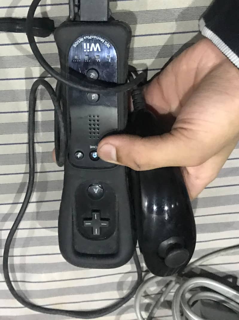 Nintendo Wii console 7