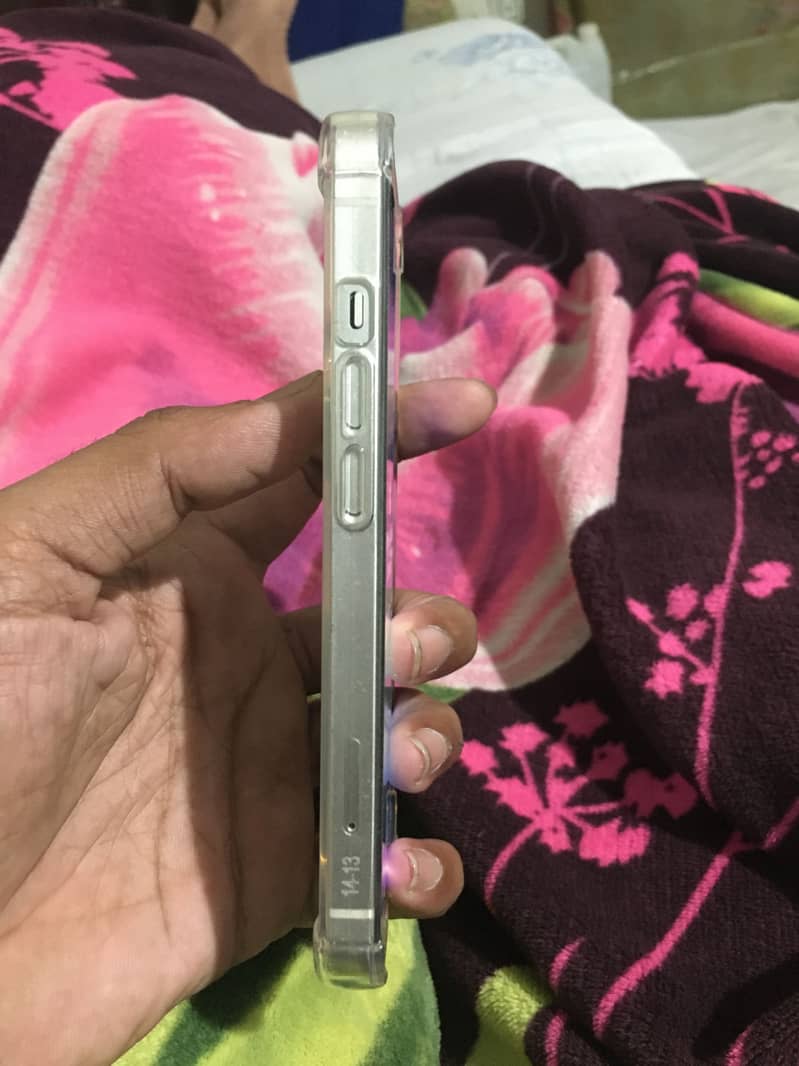 Apple iPhone 13 3