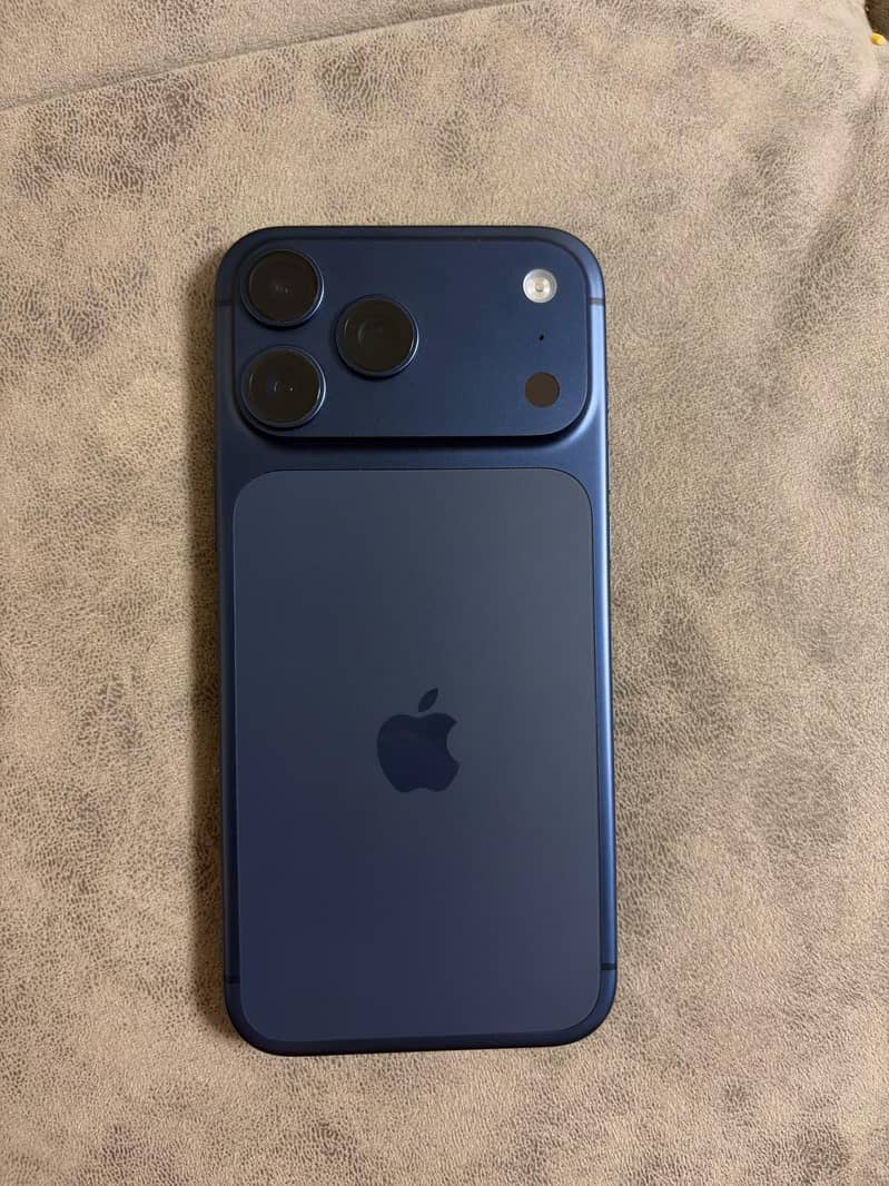 Apple iPhone 17 Pro Max 1