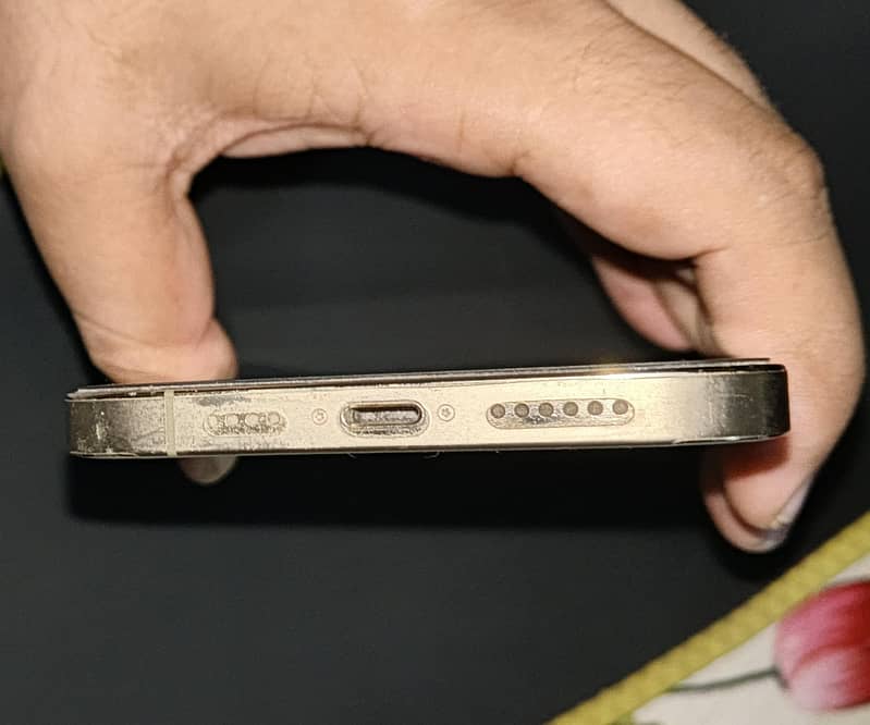 Apple iPhone 12 5