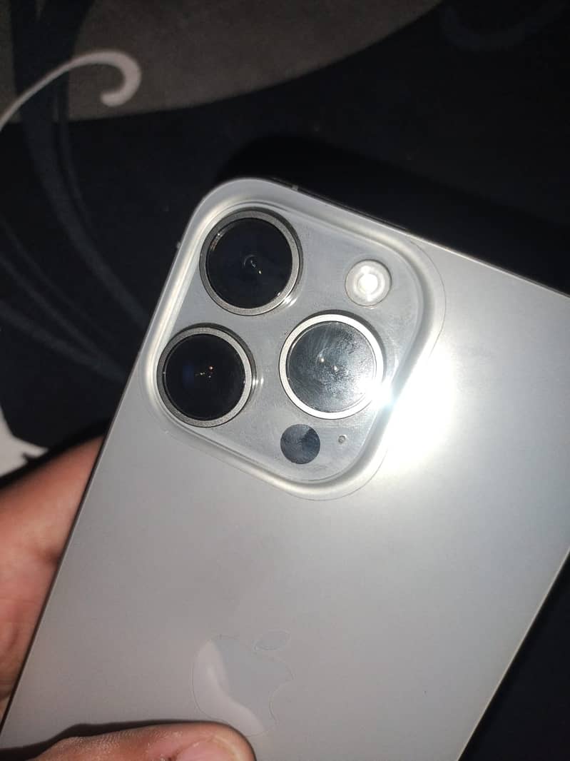 Apple iPhone 15 Pro Max 2