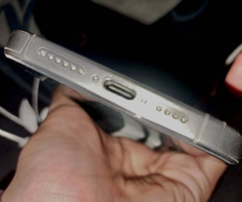 Apple iPhone 15 Pro Max 4