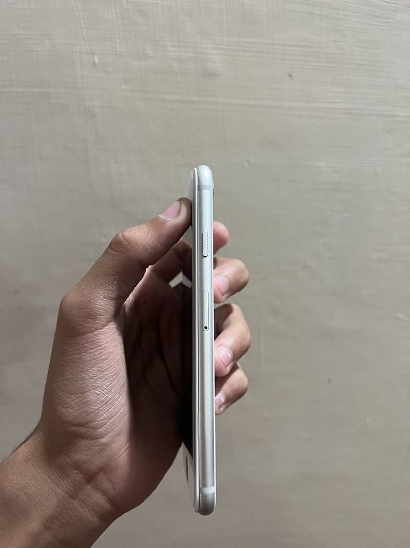 Apple iPhone 8 1