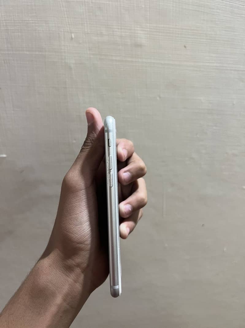 Apple iPhone 8 3