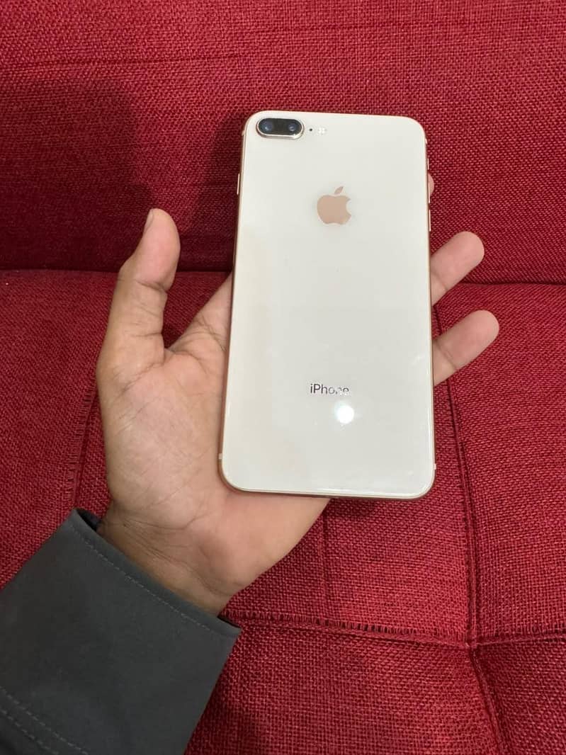 Apple iPhone 8 Plus 4