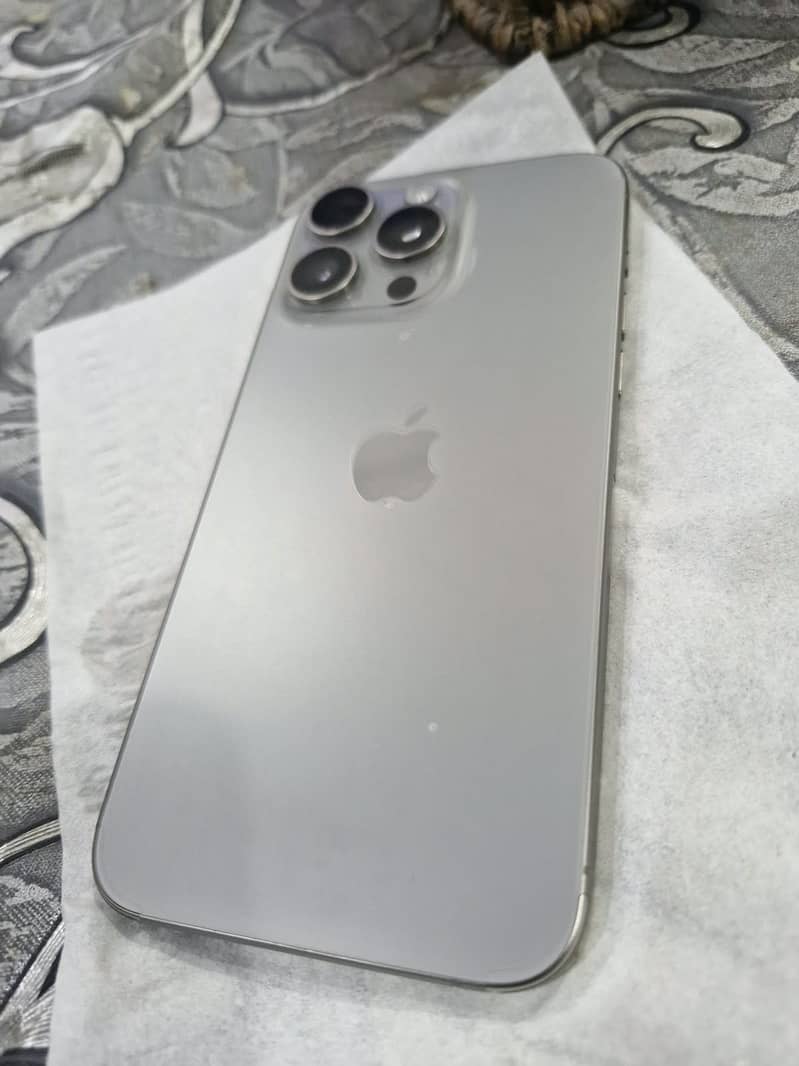 Apple iPhone 15 Pro Max 0