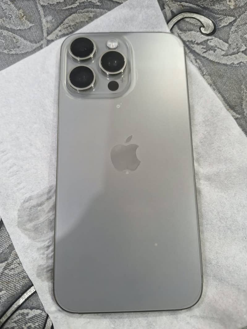 Apple iPhone 15 Pro Max 1