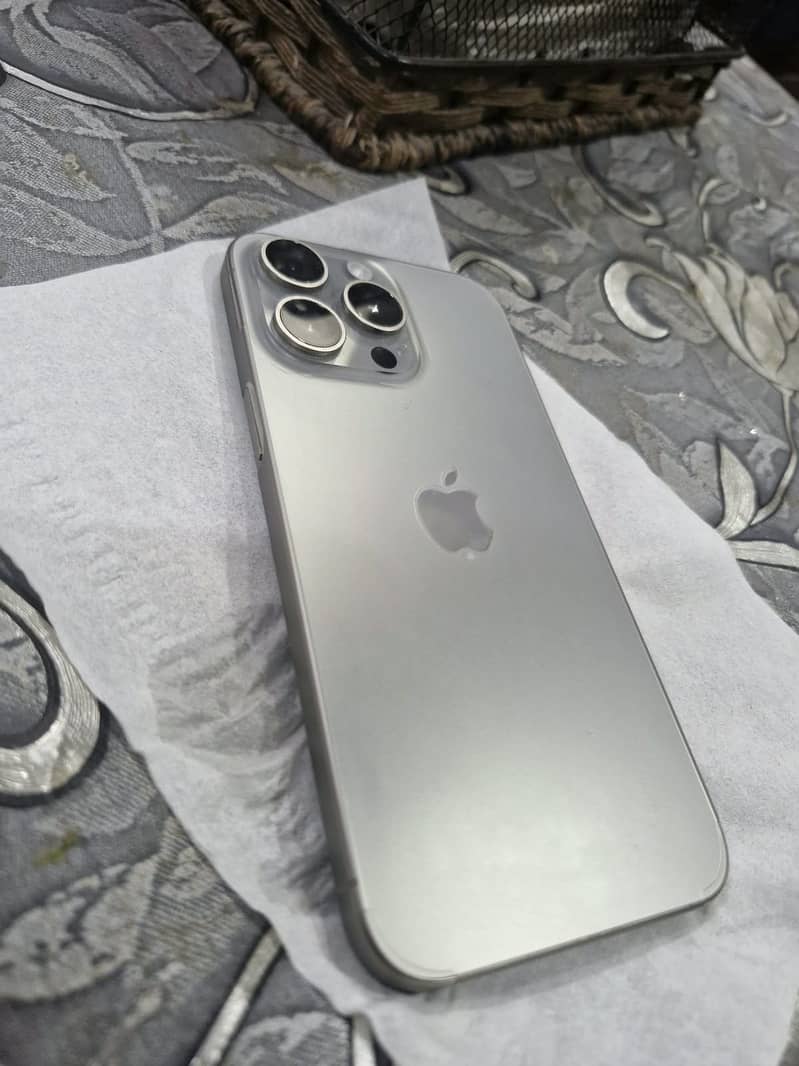 Apple iPhone 15 Pro Max 2