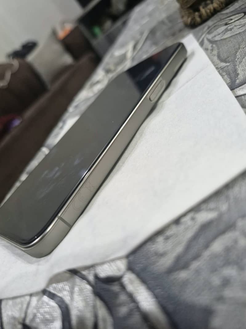 Apple iPhone 15 Pro Max 4