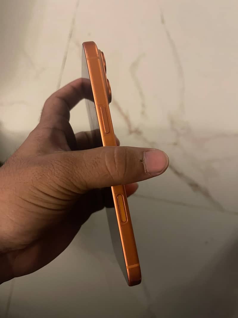 Apple iPhone 17 Pro Max 4
