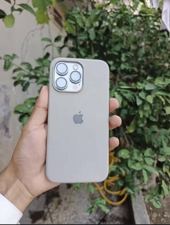 Apple iPhone 15 Pro Max 3