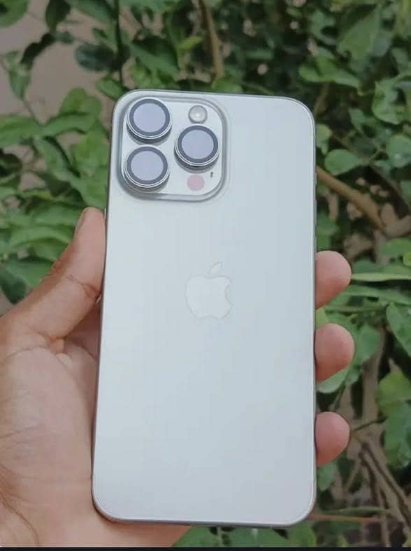 Apple iPhone 15 Pro Max 7