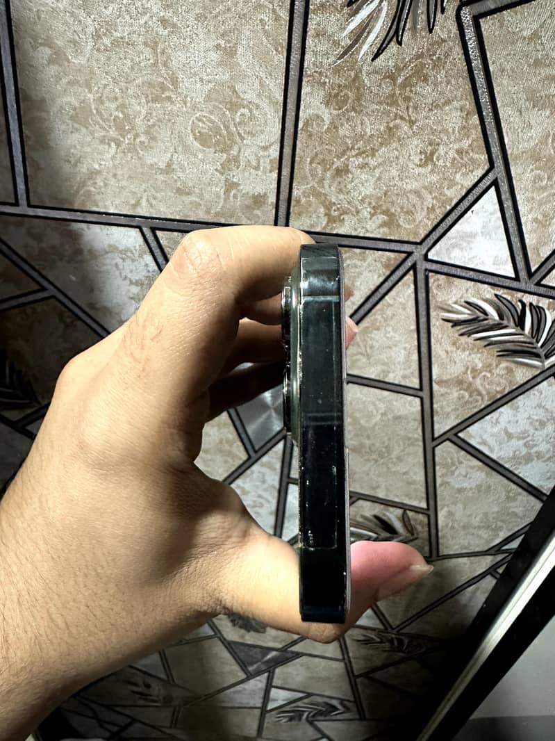 Apple iPhone 13 Pro 2