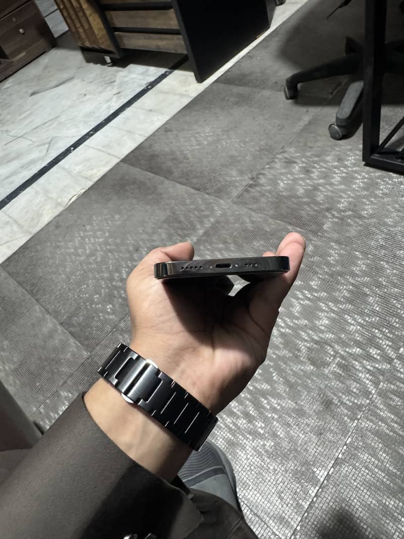 Apple iPhone 13 Pro 4