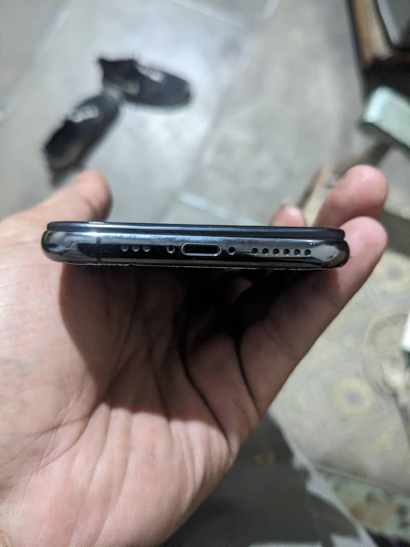 Apple iPhone XS 3
