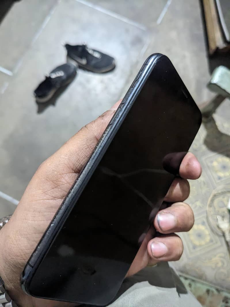 Apple iPhone XS 4