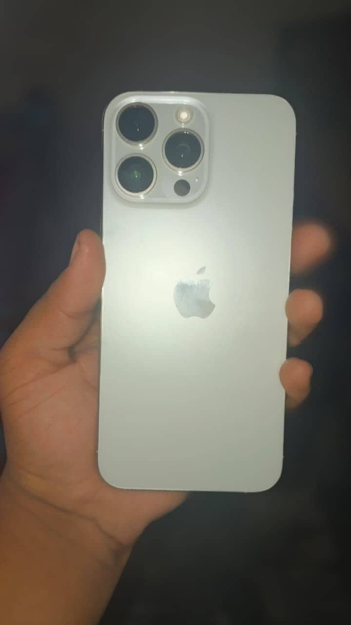 Apple iPhone 15 Pro Max 0