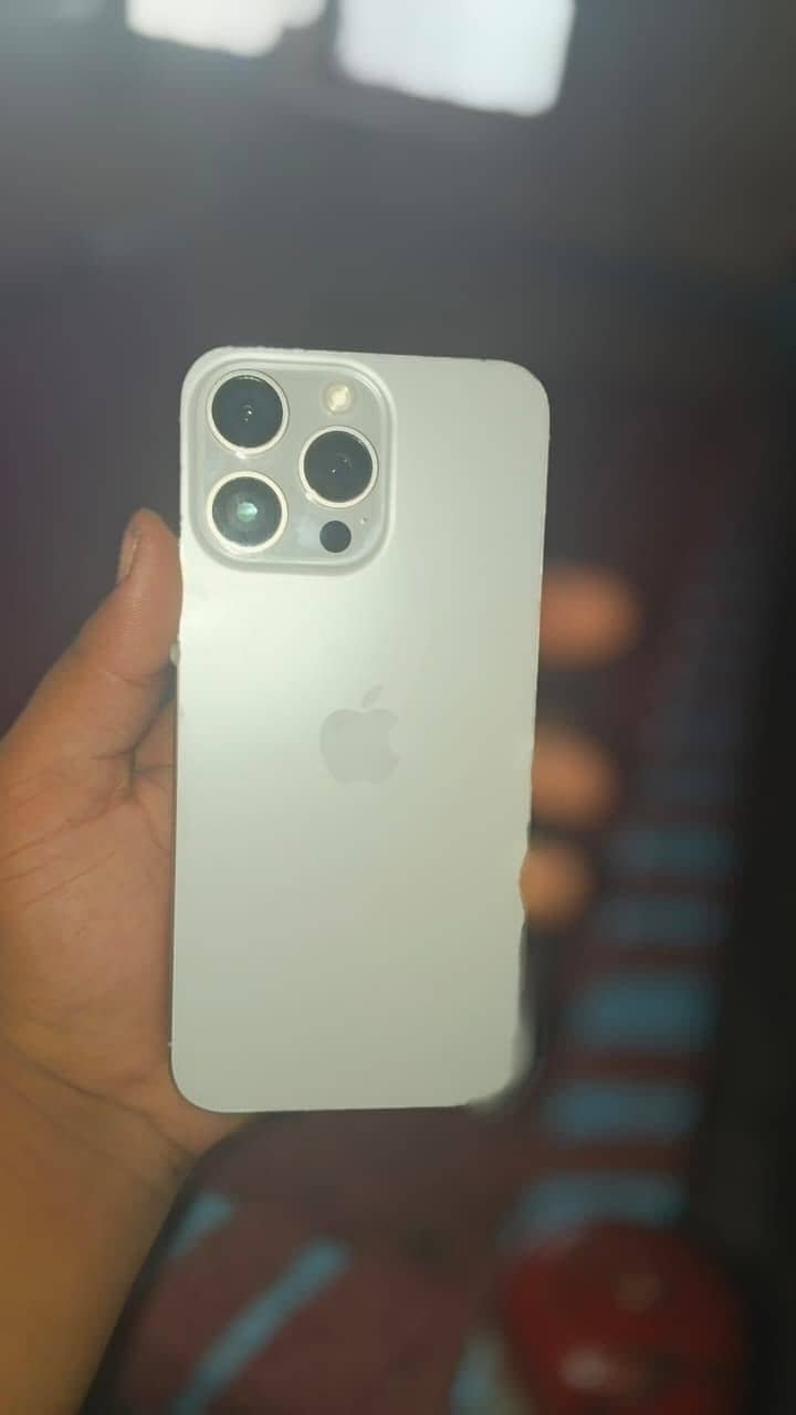 Apple iPhone 15 Pro Max 2